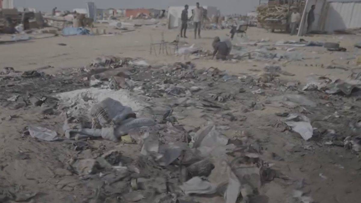 Refah katliamını anlattı: Babasını kurtarmak için ateşe atlamak istedi