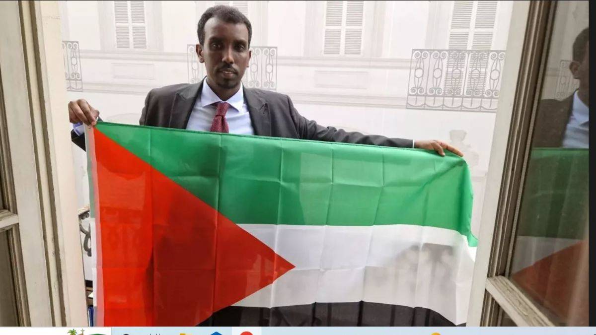 İtalya bir belediye binasına daha Filistin bayrağı asıldı
