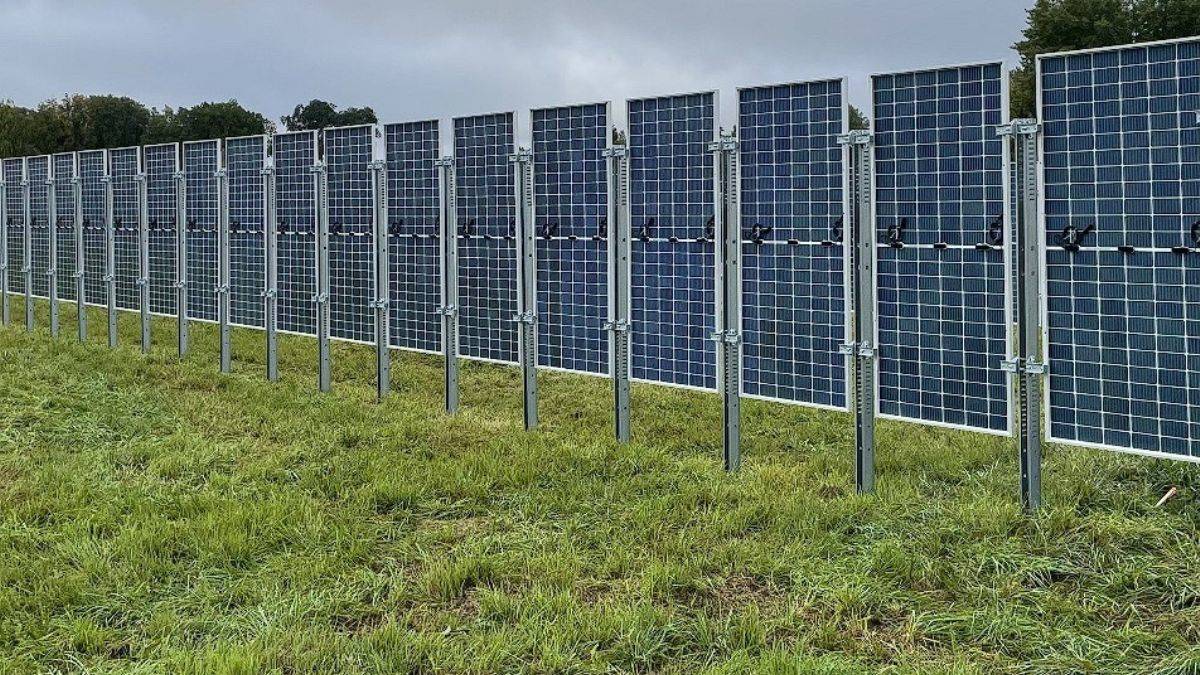 Güneş panelleri artık bahçe çiti olarak kullanılıyor