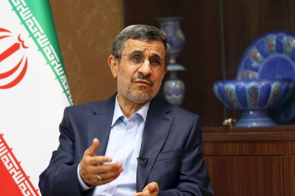 2 kez veto yiyen Ahmedinejad adaylık başvurusu resmen yaptı