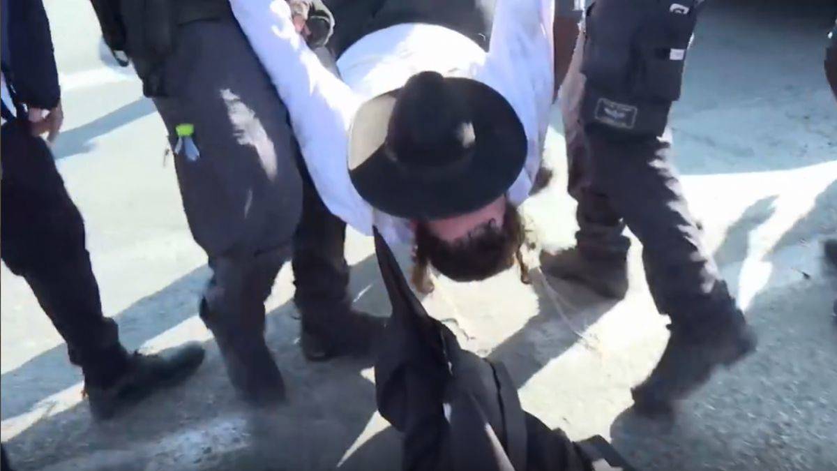 İsrail'de askerliği reddeden Yahudilere gözaltı