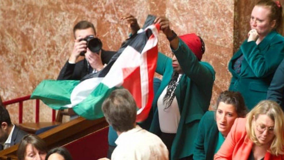 Filistin bayrağını açtı, meclis karıştı