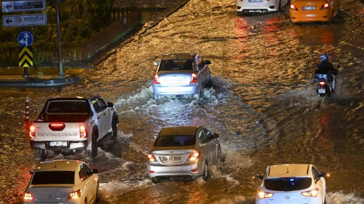 Ankara'da aynı manzara! Sağanak ve fırtına ölüm getirdi