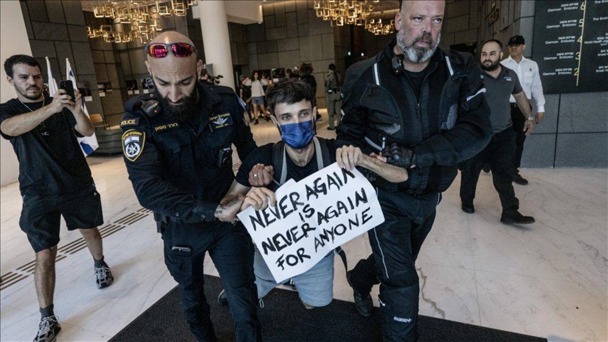 Tel Aviv'de Almanya'nın silah ihracatını protesto