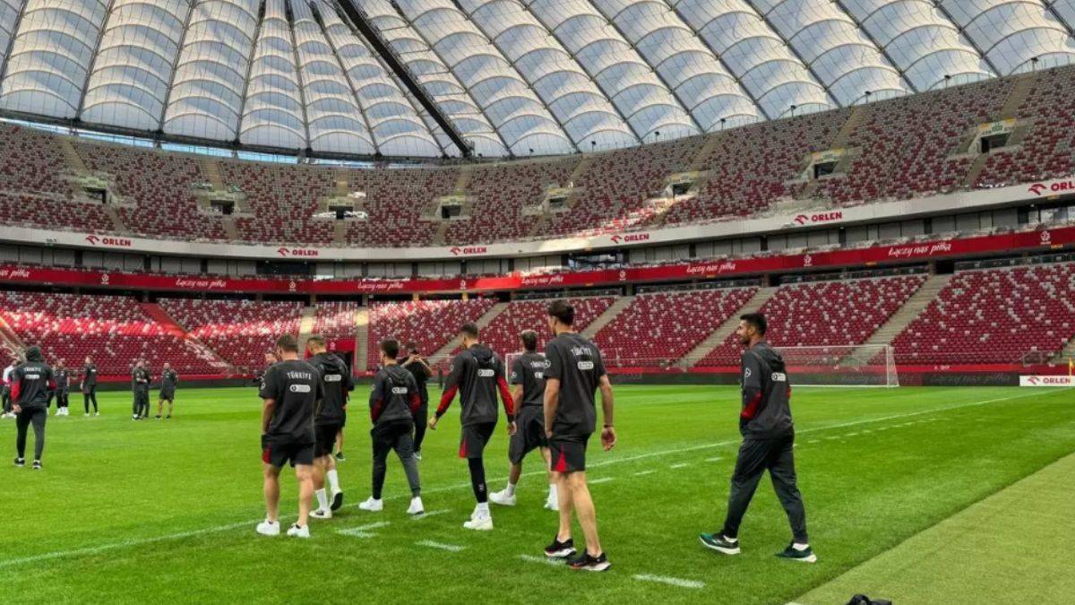 A Milli Takım'dan stadyumda yürüyüş