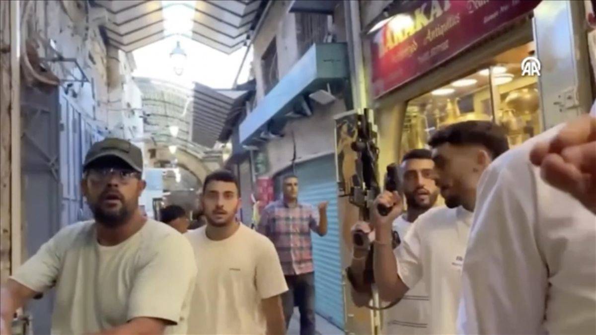 Silahlı Yahudi terörü! Baba-oğul Filistinliyi vurdular