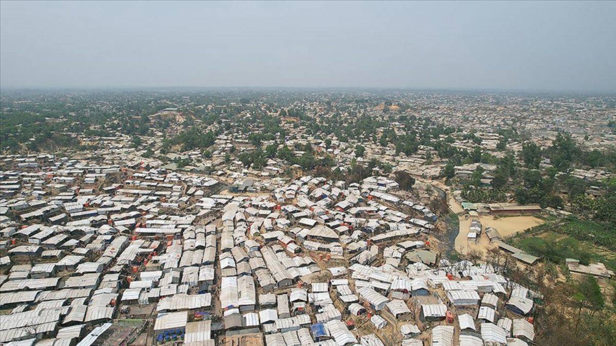 Arakan'da zulüm: Yüzlerce Müslüman hapseildi