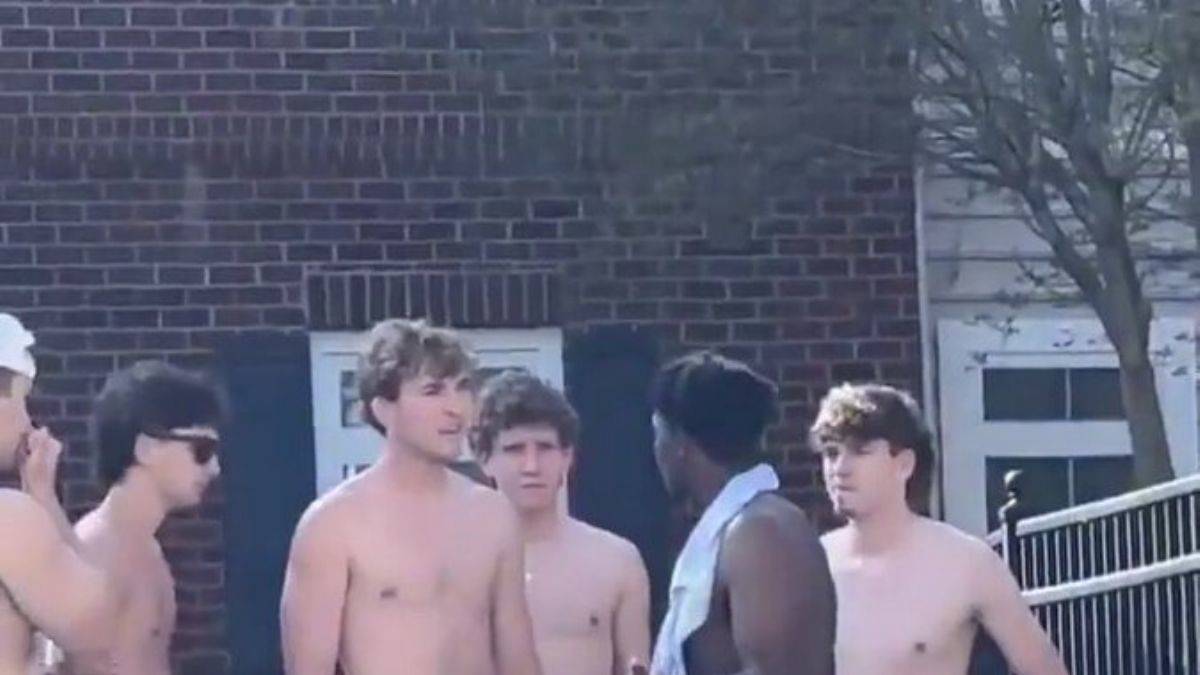 Tek başına kalabalık gruba dayak attı