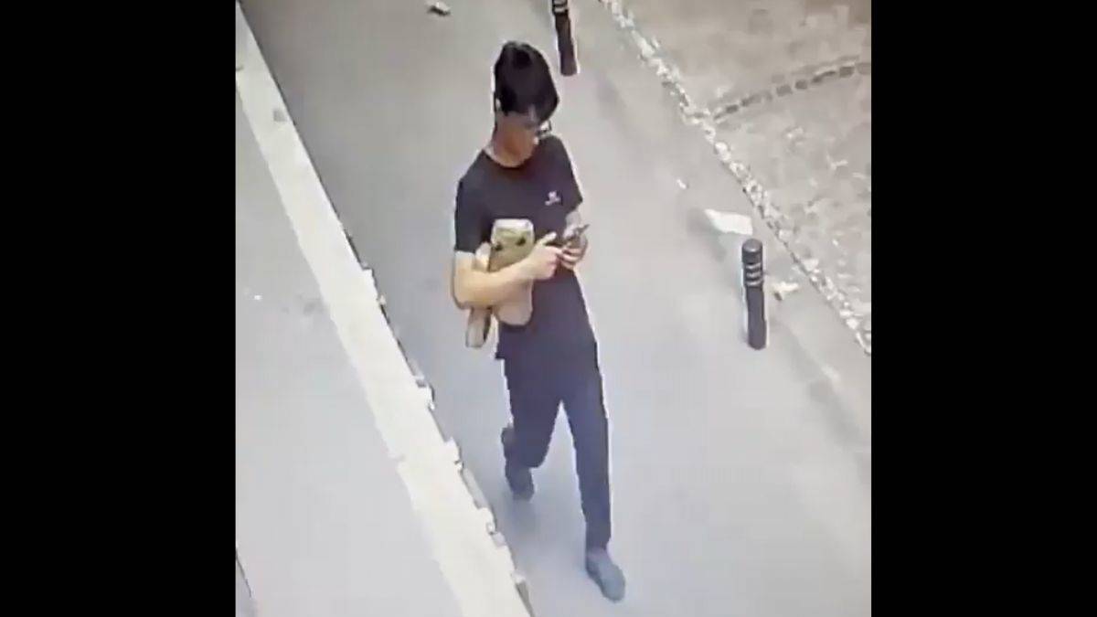 Fatih'te cuma namazı kılanlara küfür eden kişi tutuklandı