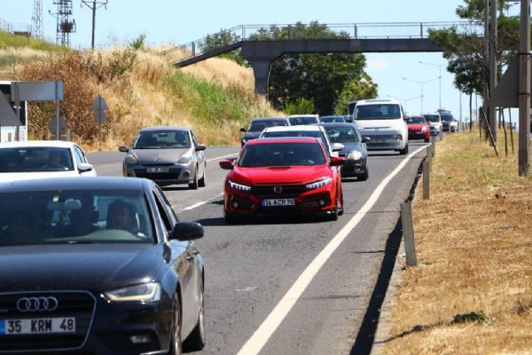 İstanbul-Tekirdağ kara yolunda bayram yoğunluğu sürüyor