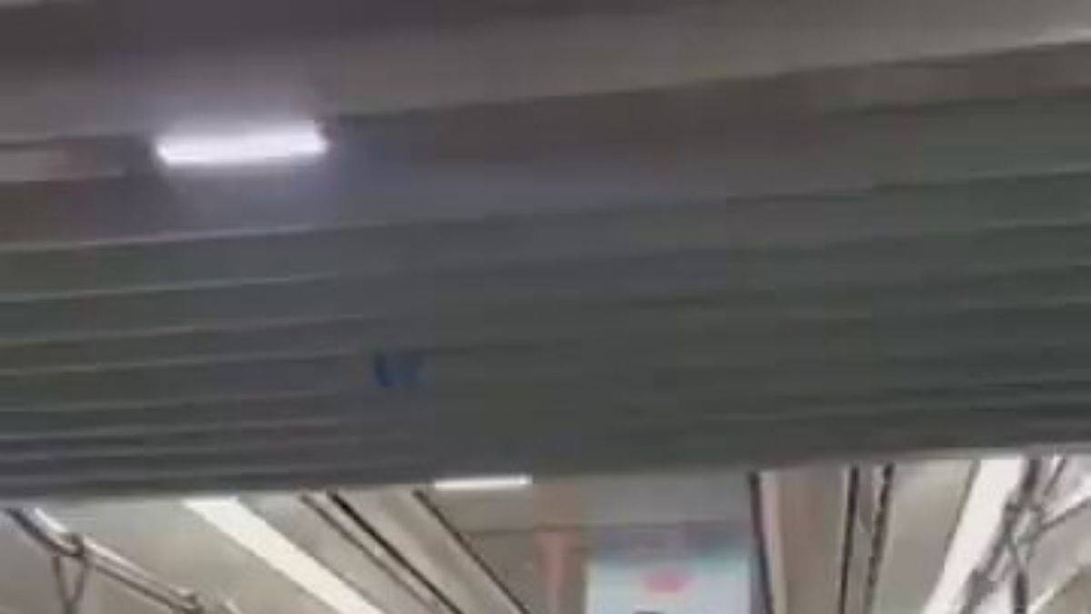 Eşinden boşanan adam Metro'da çikolata dağıttı!