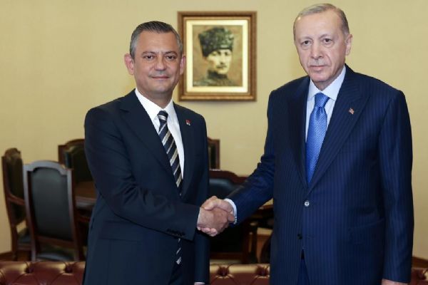 Cumhurbaşkanı Erdoğan, Özgür Özel ile bayramlaştı