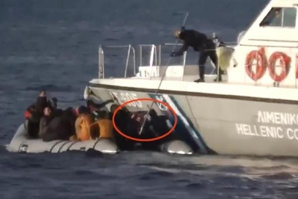 Yunanistan'ın geri ittiği düzensiz göçmenlerden 43'ü öldü