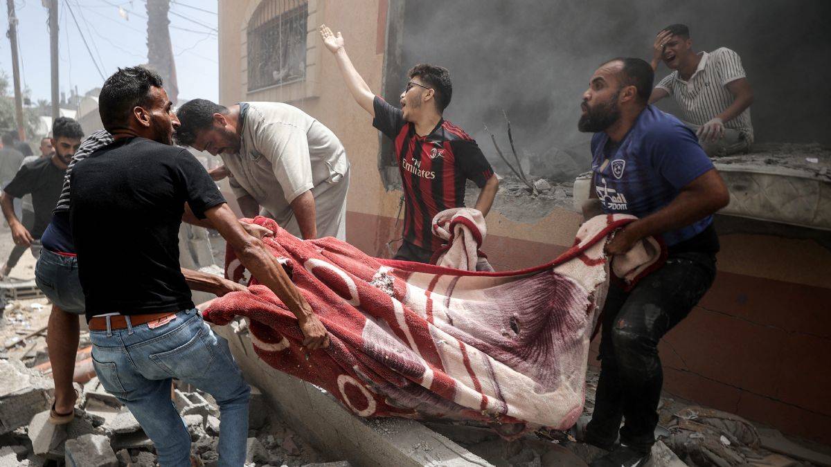 İsrail evleri bombaladı: Çoğu çocuk en az 14 Filistinli şehit