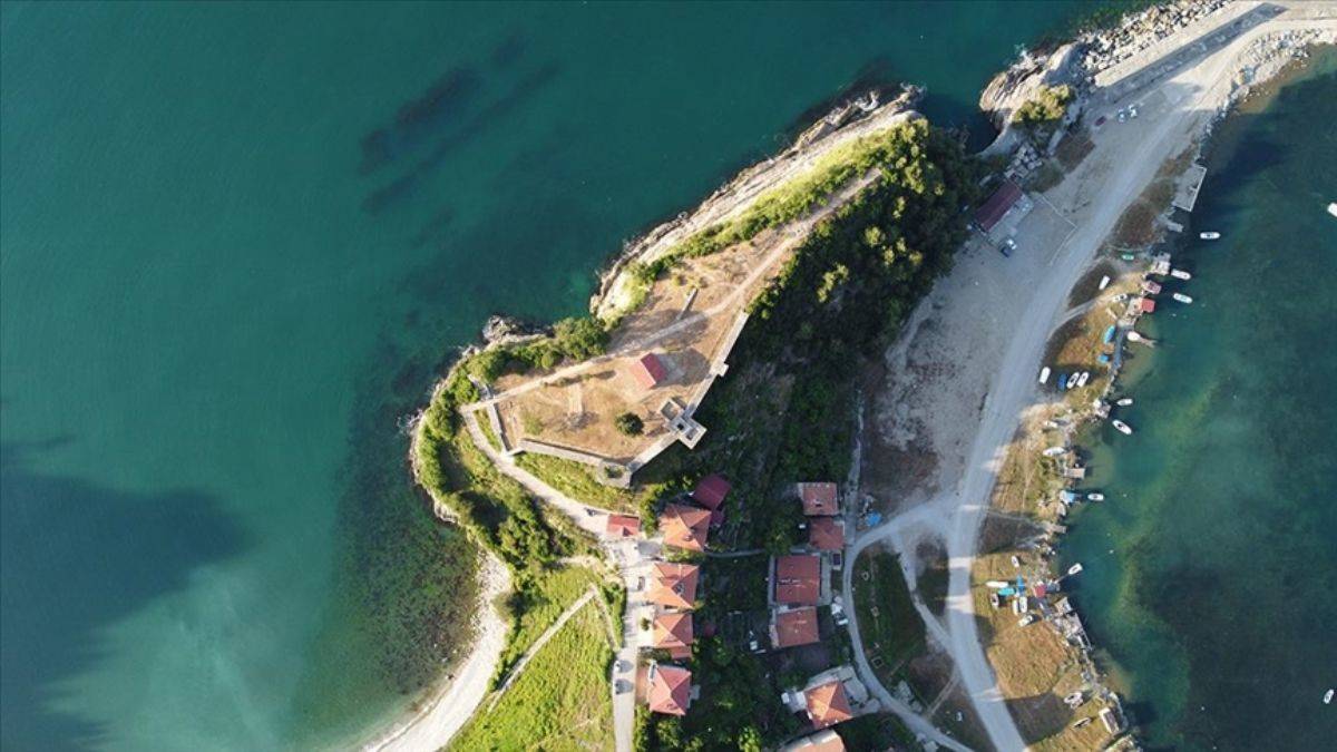 Herkes mest oluyor: Üç tarafı deniz manzaralı Ginolu Kalesi