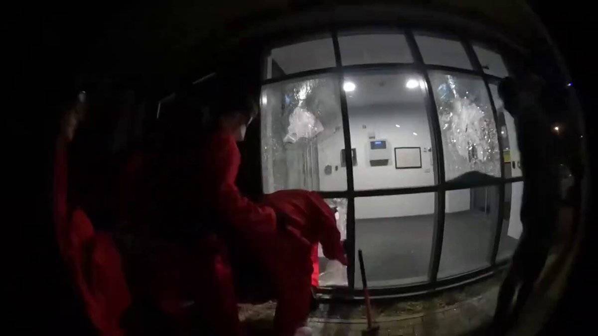 İngiltere'deki Filistin destekçileri İsrailli silah şirketinin fabrikasına girdi