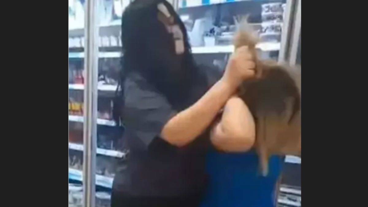 Zincir markette saldırı: Çalışanın kafasını defalarca dolaba vurdu