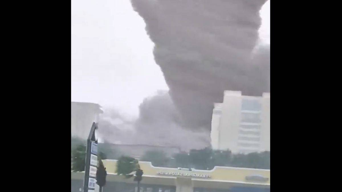 Teksas, kasırga ve sellerle yerle bir oldu