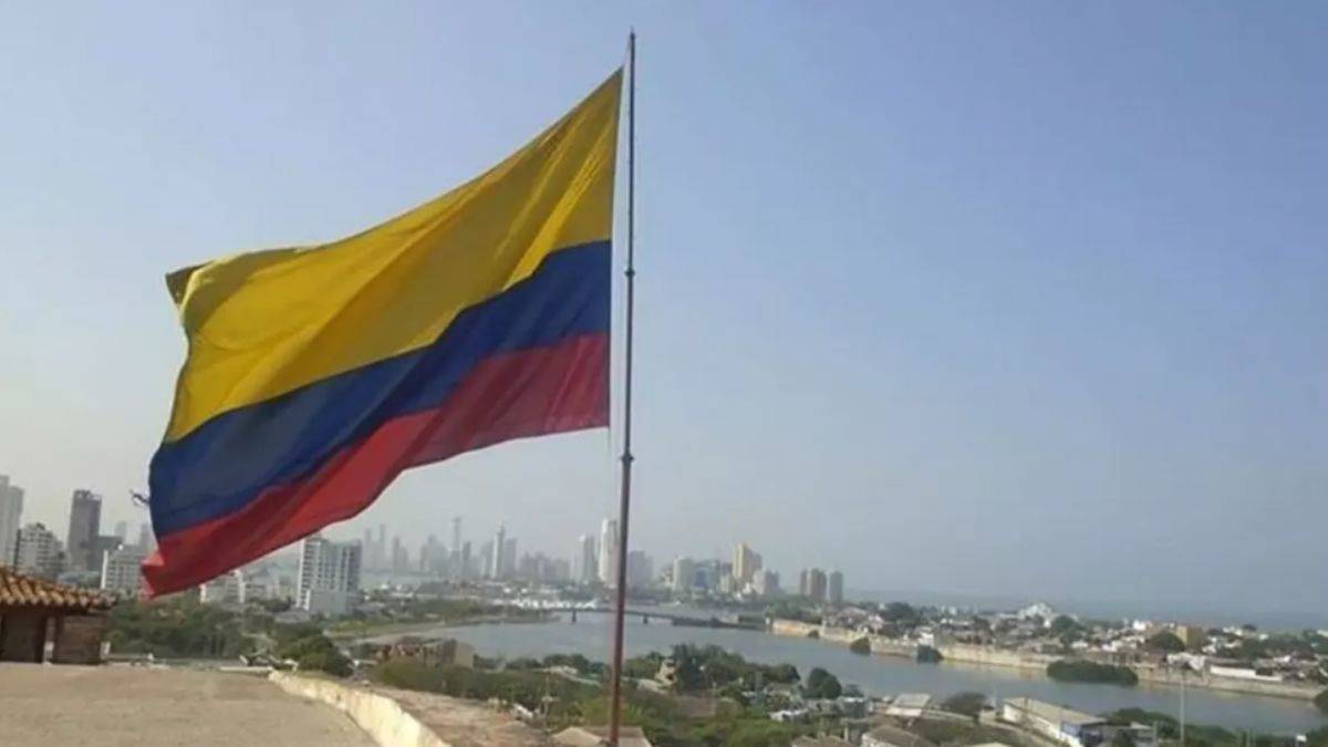 Kolombiya'da hükümet ile eski FARC üyeleri barış görüşmelerine yeniden başladı