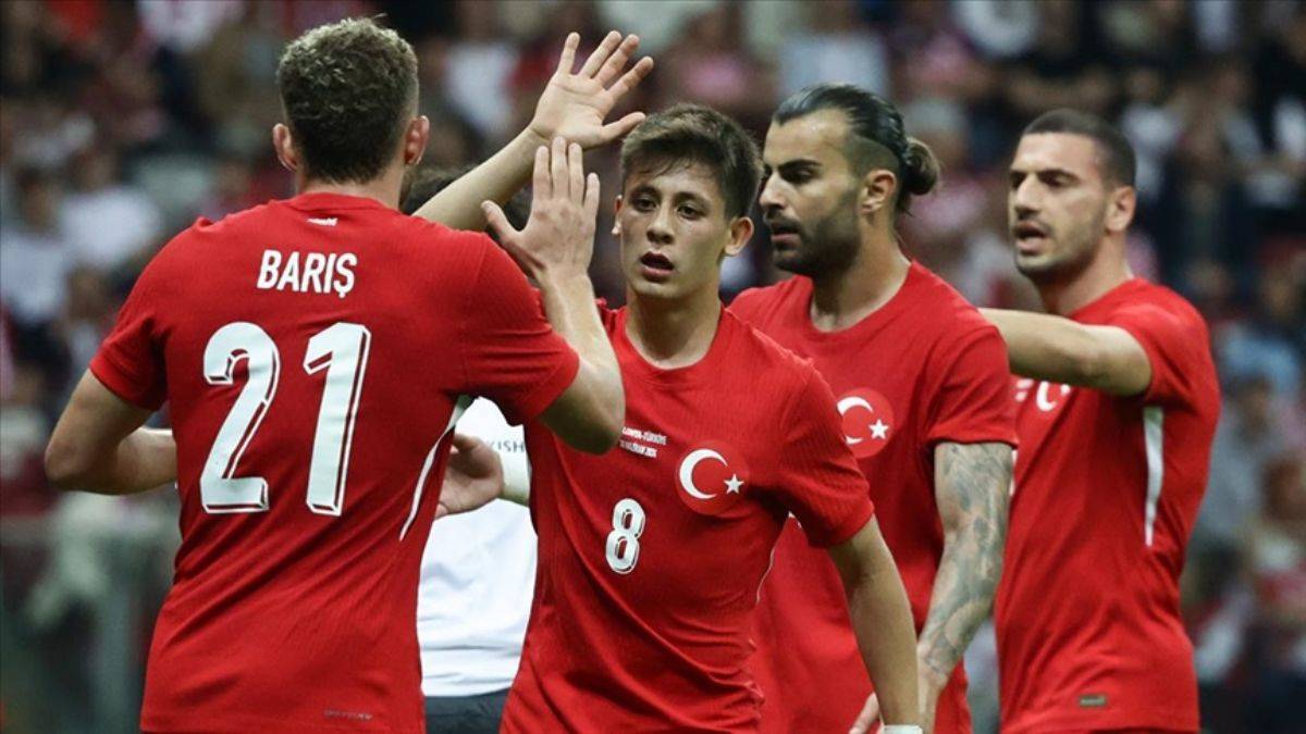 'Eski milli futbolculara bilet verilmedi' iddiası