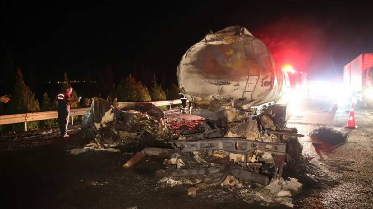 Akaryakıt yüklü iki tanker çarpıştı