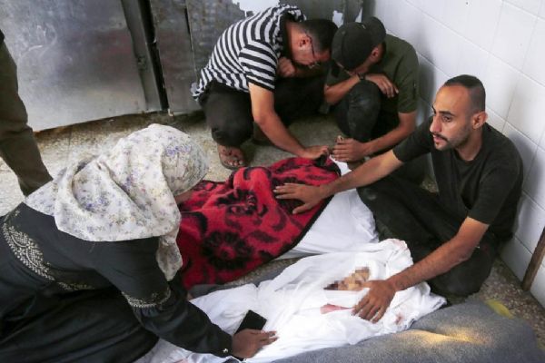 Soykırımcı İsrail katliama doymuyor!