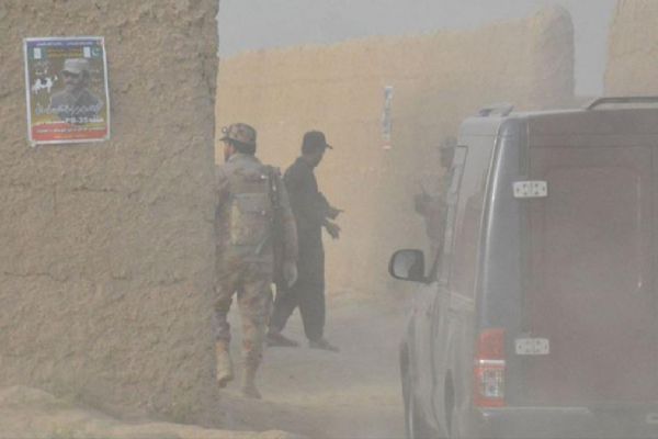 Pakistan'da bombalı saldırı: Eski senatör yaşamını yitirdi