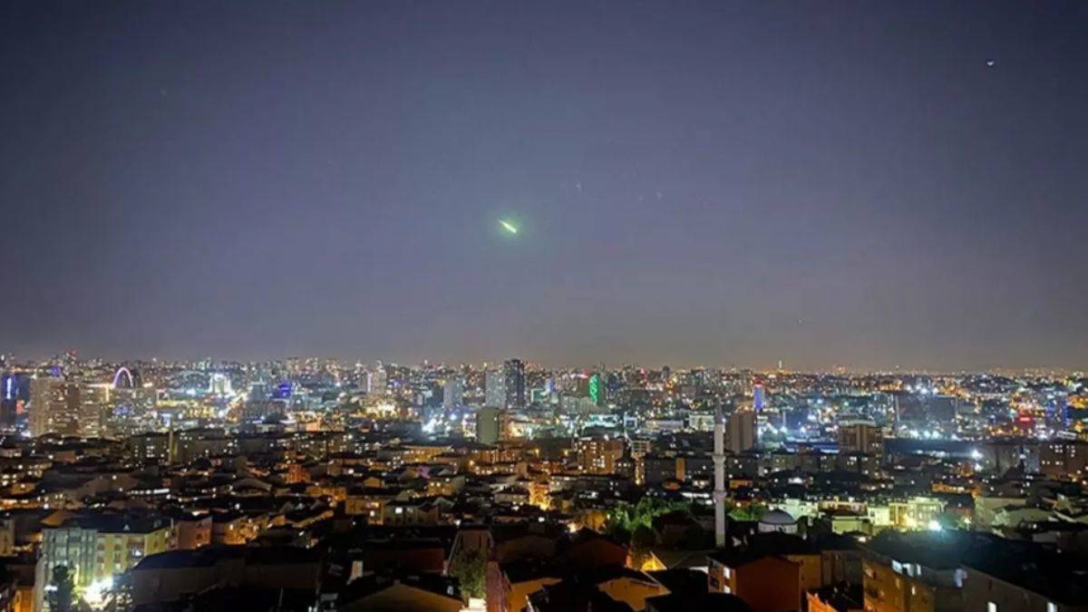 Gökyüzünden süzülen ışık kümesini uzmanlar açıkladı