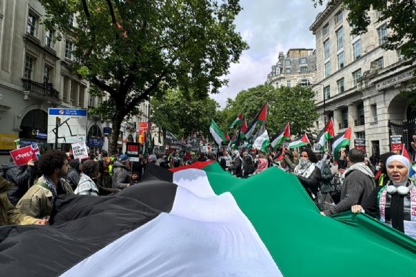 Filistin için sokaklara döküldüler