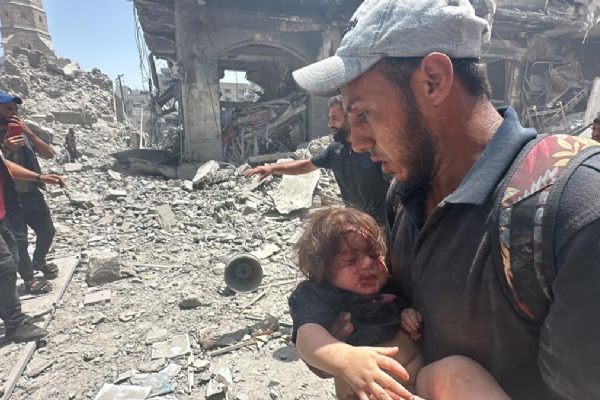 Soykırımcı İsrail Gazze Şeridi'ne bomba yağdırdı!