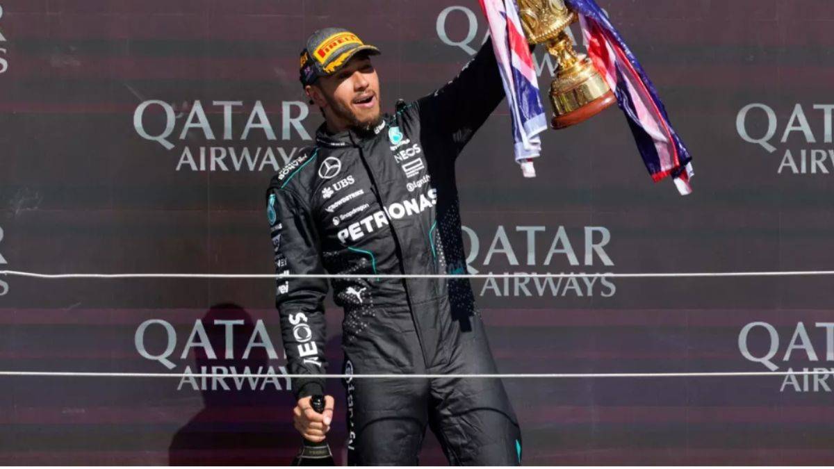 Lewis Hamilton 3 yıl aradan sonra galip