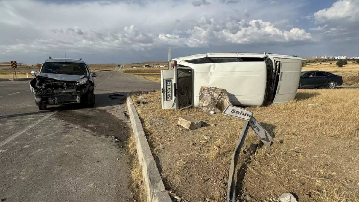 Elazığ'da aynı kavşakta yarım saat arayla 2 kaza