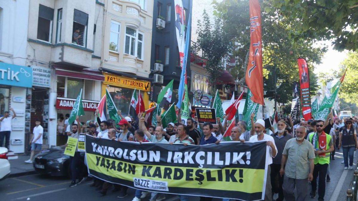 Gazze için Fatih Camiinden Saraçhane'de yürüyüş