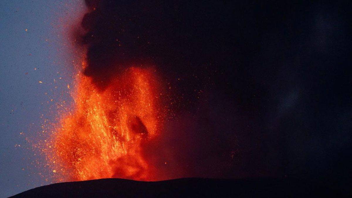 Etna Yanardağı yeniden faaliyete geçti
