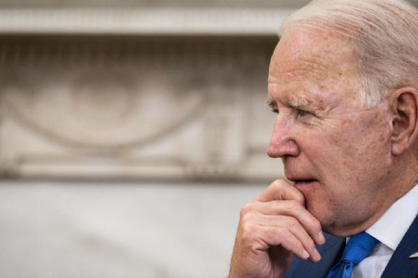 ABD basınından gündemi sarsacak iddia! Biden parkinson mu oldu?