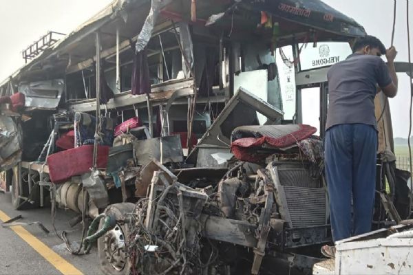 Hindistan'da katliam gibi kaza! 18 ölü