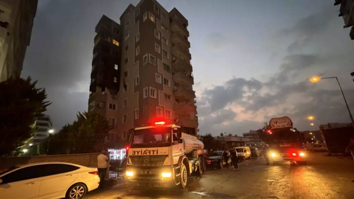 Yangın sırasında pencereden sarkınca düşen kişi öldü