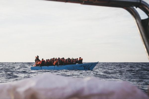 Libya açıklarında tekne arızası: 71 göçmen kurtarıldı