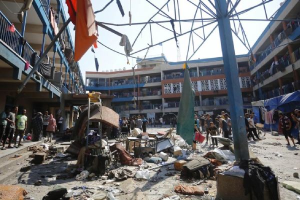 BM: İsrail saldırısı sonrası Nasır Hastanesi kan kokusuyla doldu