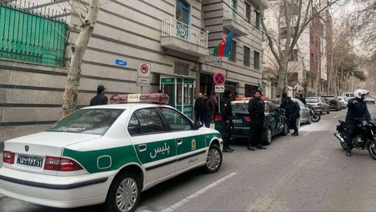 Azerbaycan'ın Tahran Büyükelçiliği 1,5 yıl aradan sonra yeniden açıldı