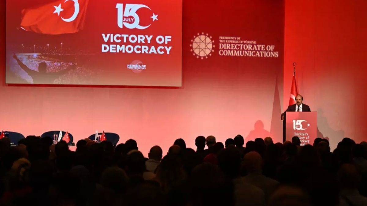 'Türkiye'de demokrasi kendi halkı tarafından korunuyor'