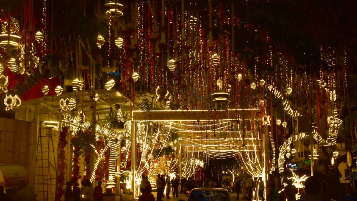 İntihar patlaması yaşanan Hindistan'da milyon dolarlar saçılan düğün