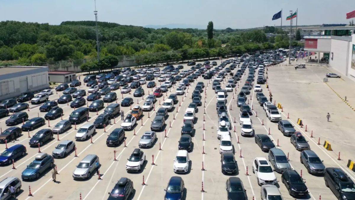 Gurbetçilerin Türkiye'ye gelişleri sürüyor