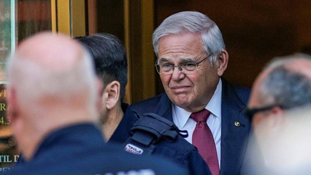 ABD'de Demokrat Senatör Robert Menendez suçlu bulundu