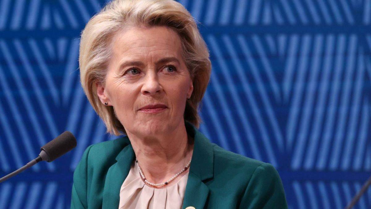 Von der Leyen'in başı Covid-19 aşı sözleşmeleriyle dertte