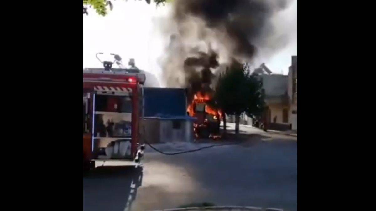 İtfaiye aracı susuz çıktı, araç küle döndü