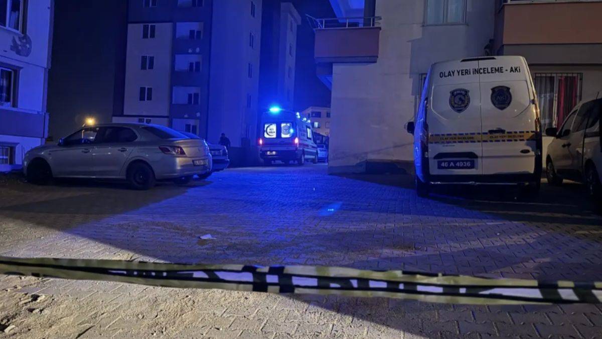 Erkek arkadaşını bıçakla öldürdü