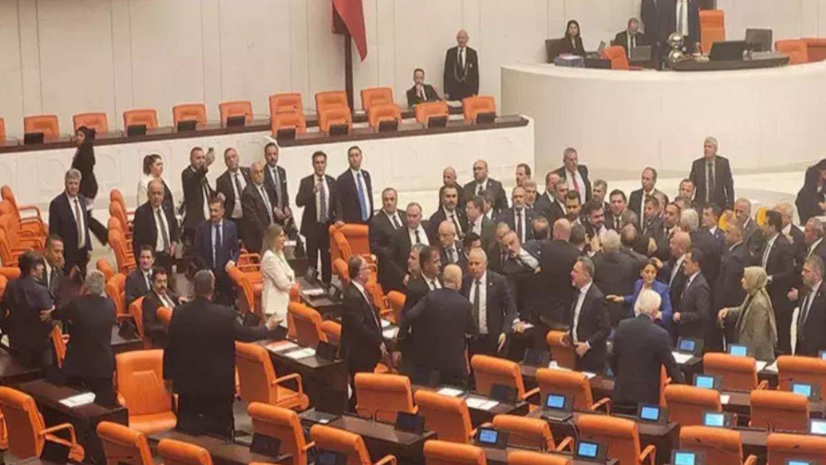 Meclis'te 'hırsız' kavgası