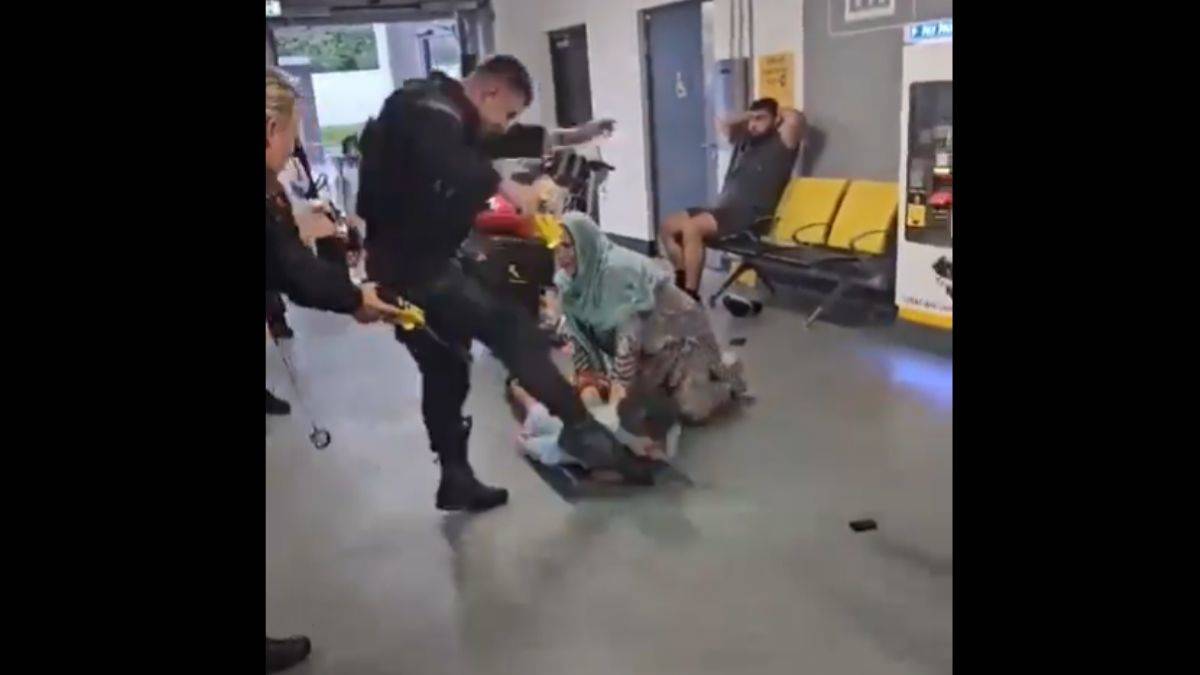 İngiliz polisinden vahşi saldırı: Kafasını, yüzünü tekmeleyip ezdi