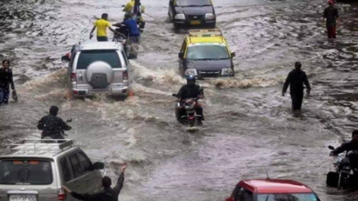 Hindistan'da yaşanan felakette 56 kişi öldü